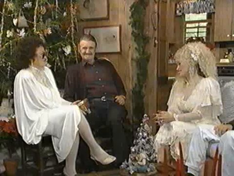 Dolly Parton with her parents and sisters in a Christmas special.