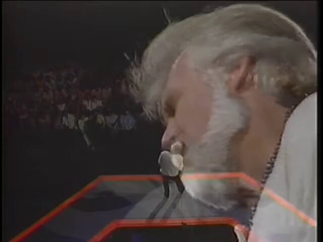 Kenny Rogers on stage, face lighting up as Dolly Parton’s voice comes from the wings.